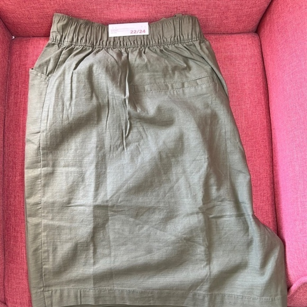 LANE BRYANT‎ WOMENS SHORTS OLIVE GREEN SIZE 22/24, MID RISE NEW WITH TAGS